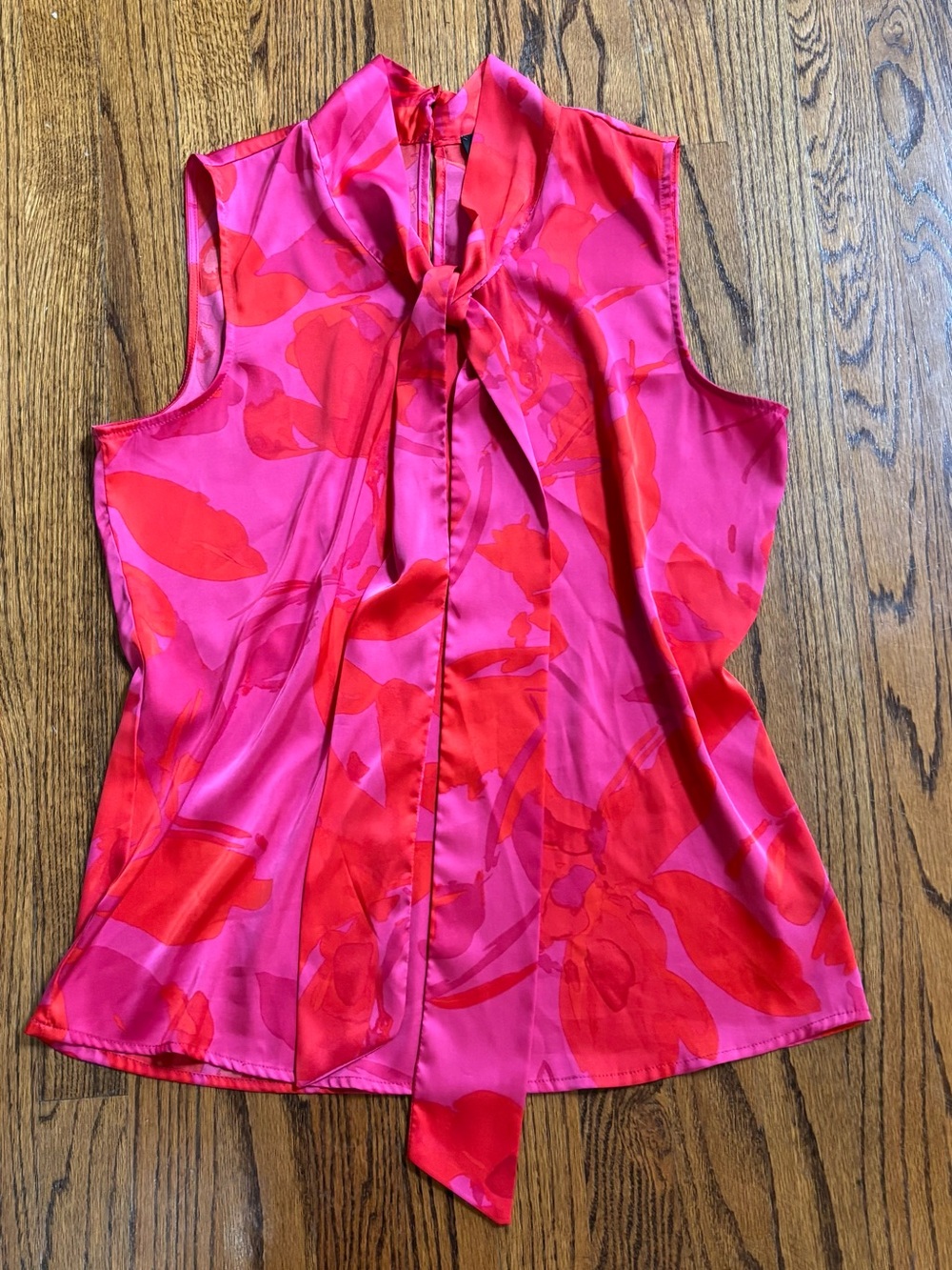 Tahari Women’s Pink/Red Floral Satin Tie-Neck Sleeveless Blouse Size M